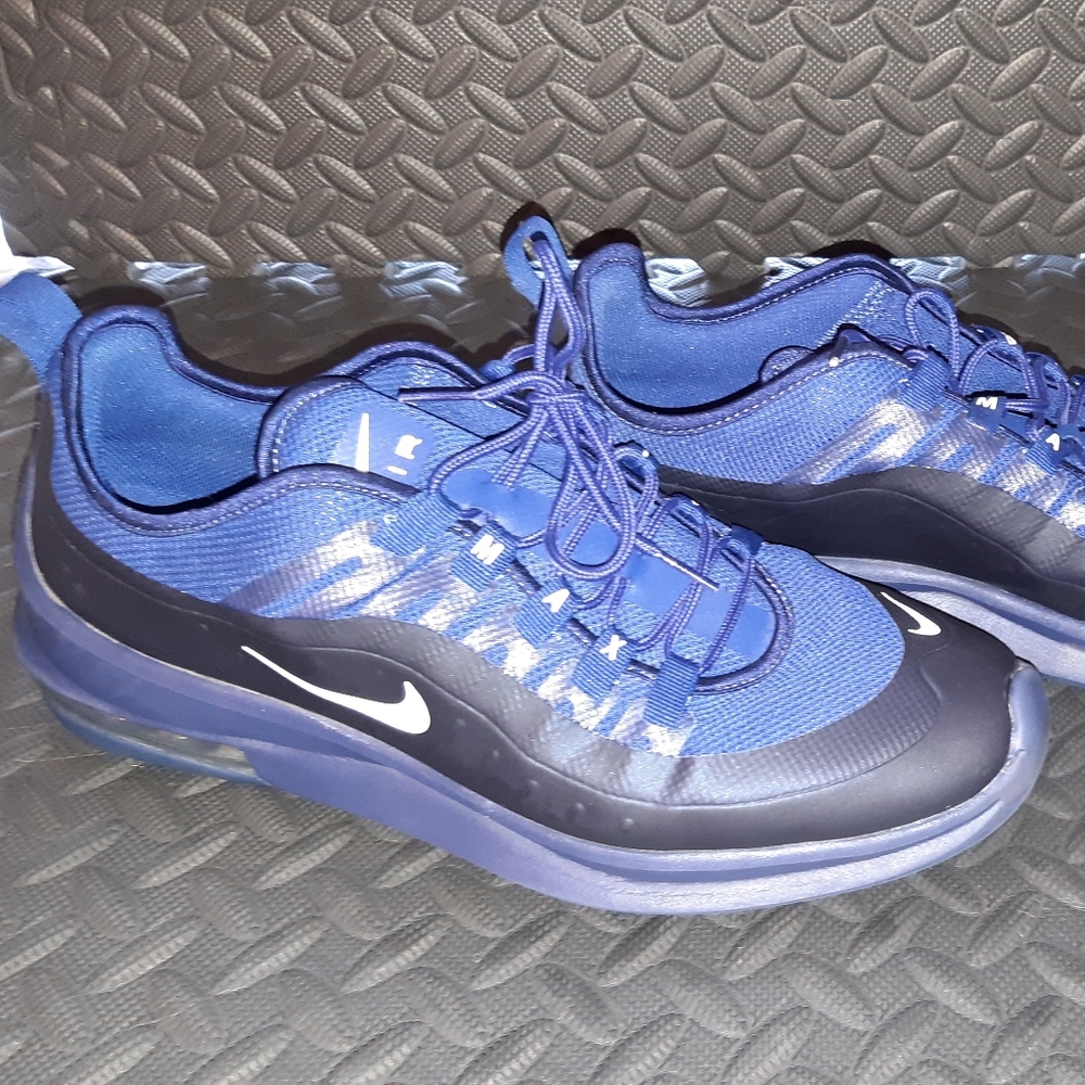 Nike Air Max Axis